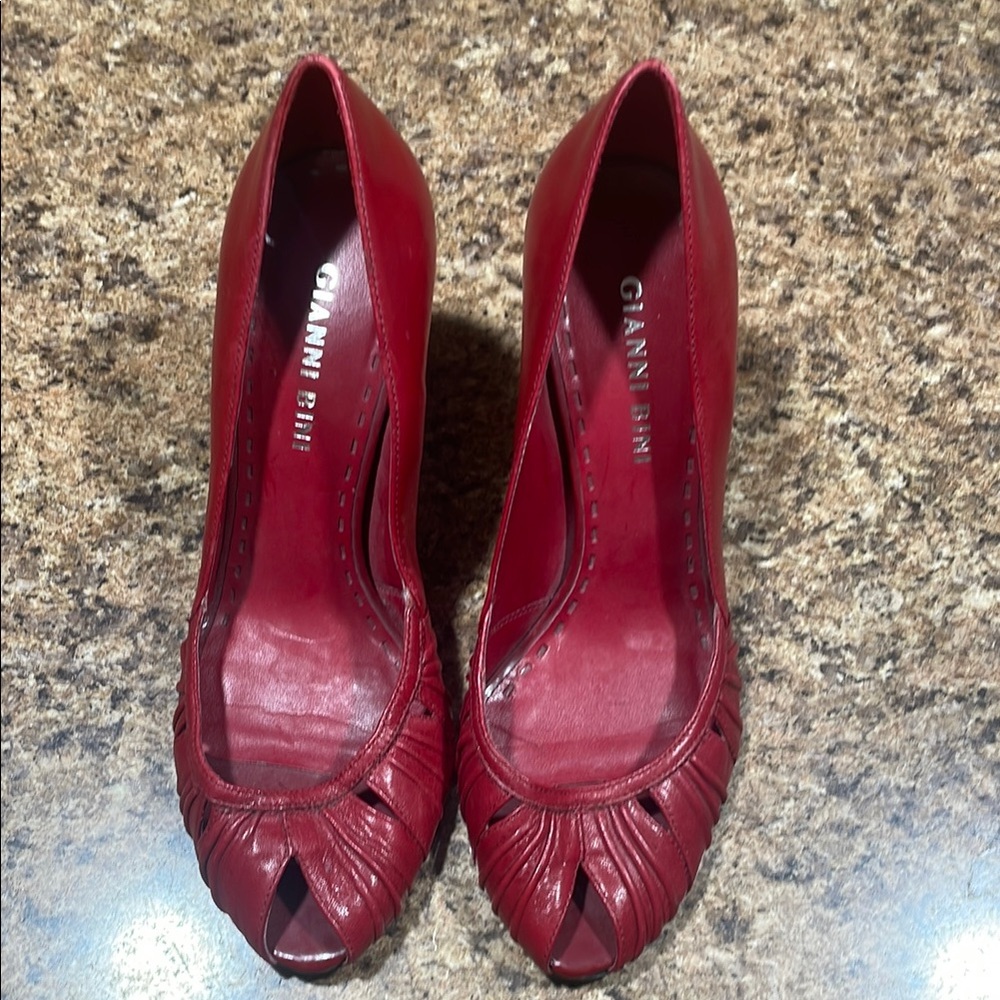 EUC Gianni Bini Women's Red Peep Toe Heels 6